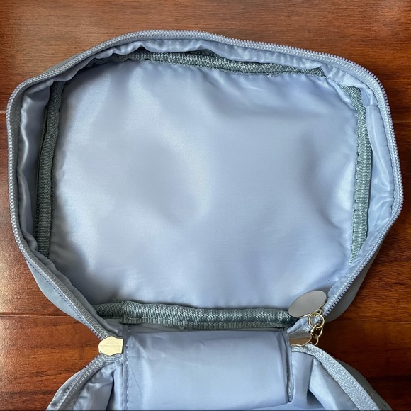 🧖🏻‍♀️ 4/$25 🆕 Baby Blue Cosmetic Bag w/Handle - Picture 3 of 6